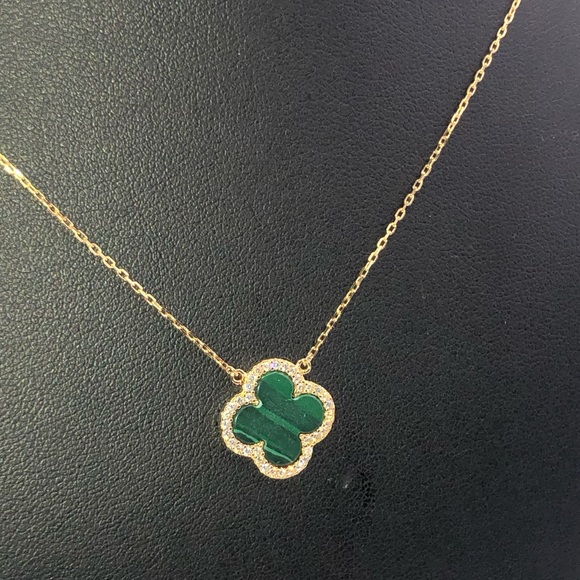 18k Malachite Clover Necklace - Picture 3 of 10